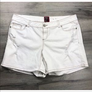 Torrid White Denim Shorts size 22